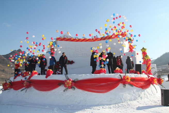 临江市第二届鸭绿江冰雪旅游节在龙头山滑雪场开幕