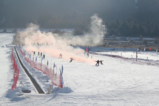 临江市第二届鸭绿江冰雪旅游节在龙头山滑雪场开幕