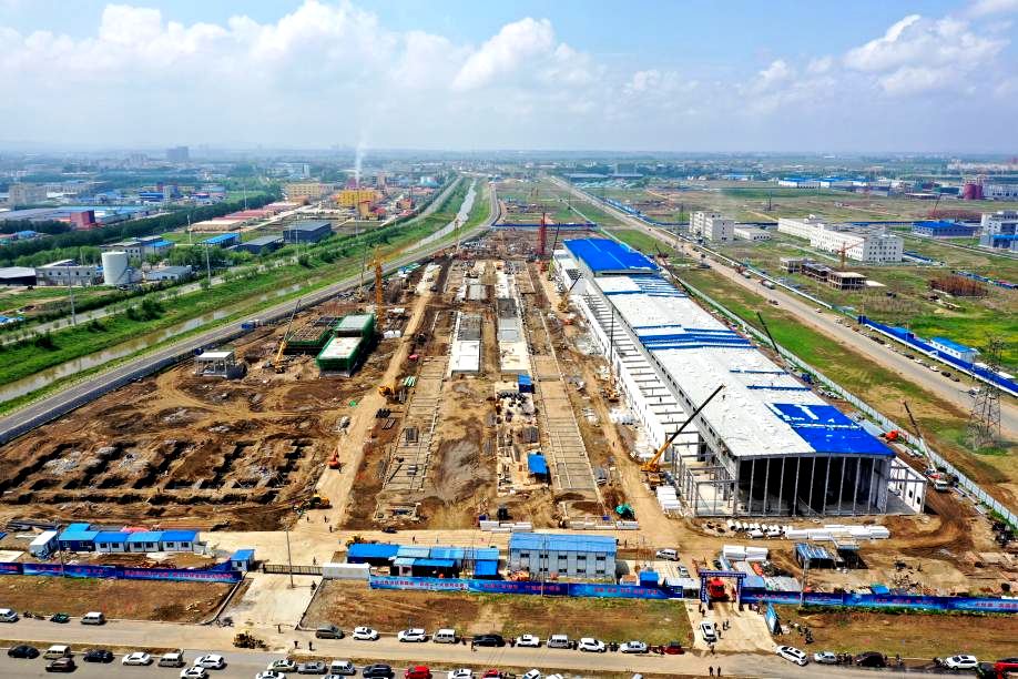 吉林化纤1.2万吨碳纤维复材项目现场。（吉林化纤集团公司供图）