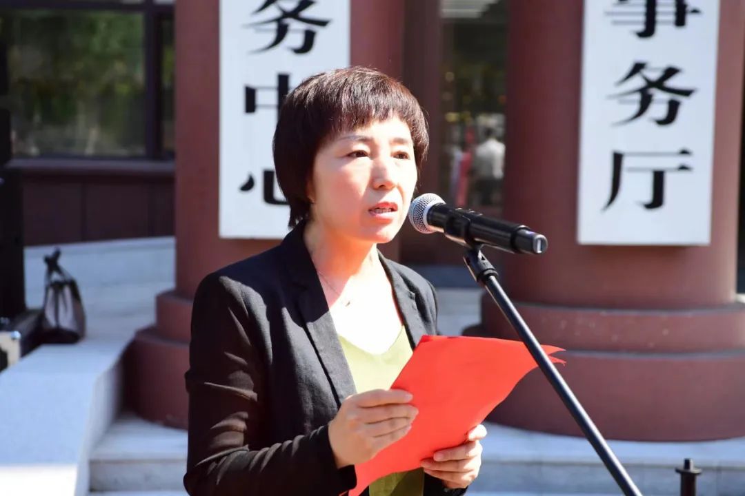 吉林亚泰集团吉林大药房总经理房云代表爱心企业发言。