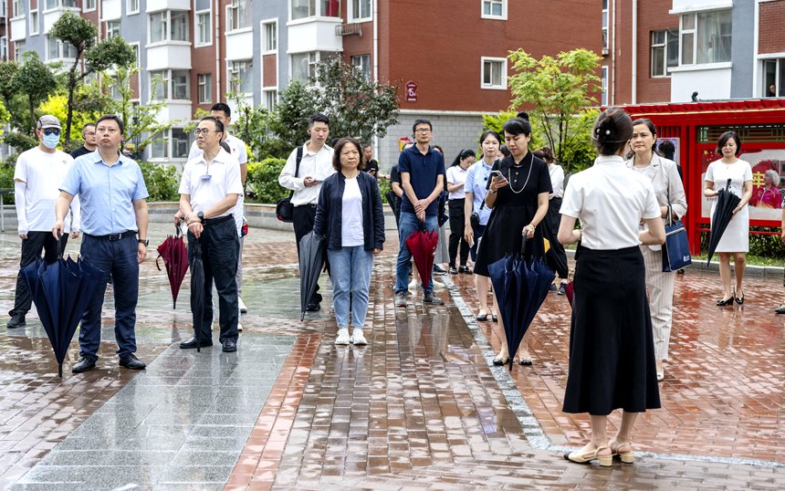 与会代表参观调研长春市党建引领基层治理典型示范点位。郭肃柠摄
