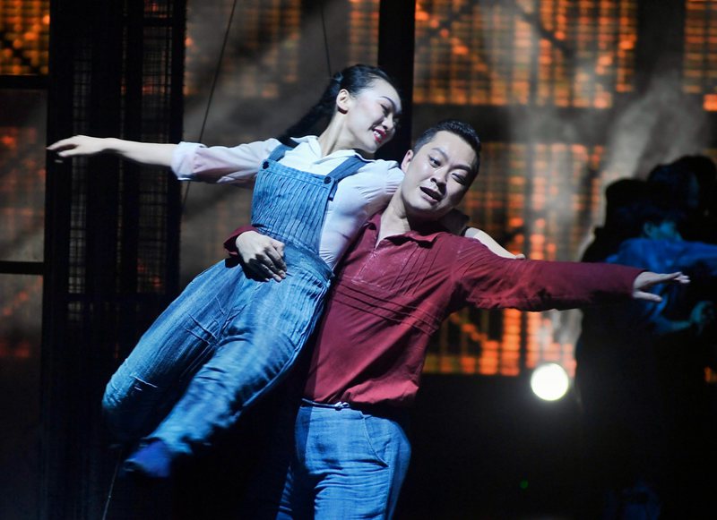 图为演出现场。