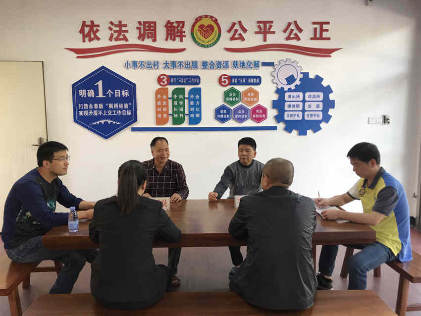 “135”庭所共建为群众调解房屋损坏纠纷案件。