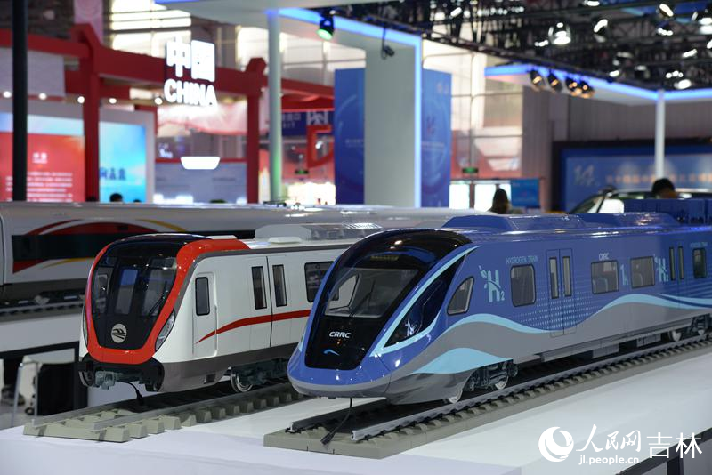博览会上中国中车展出的列车模型。 人民网记者 李洋摄