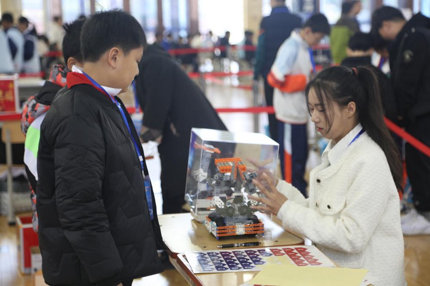参赛选手车检。