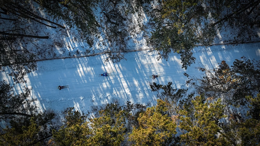 第二十二届中国长春净月潭瓦萨国际滑雪节启幕。（长春净月高新区供图）