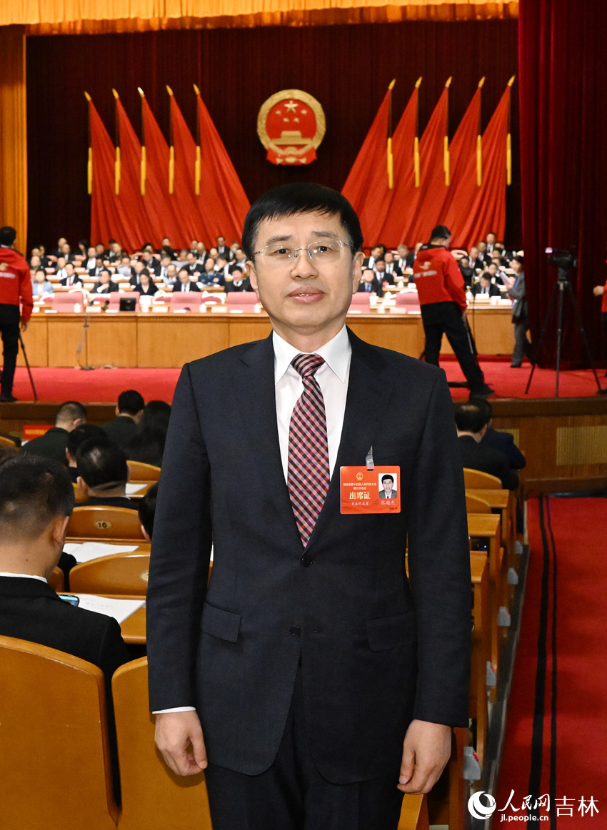 吉林省人大代表，吉林工商学院党委副书记、院长张越杰。