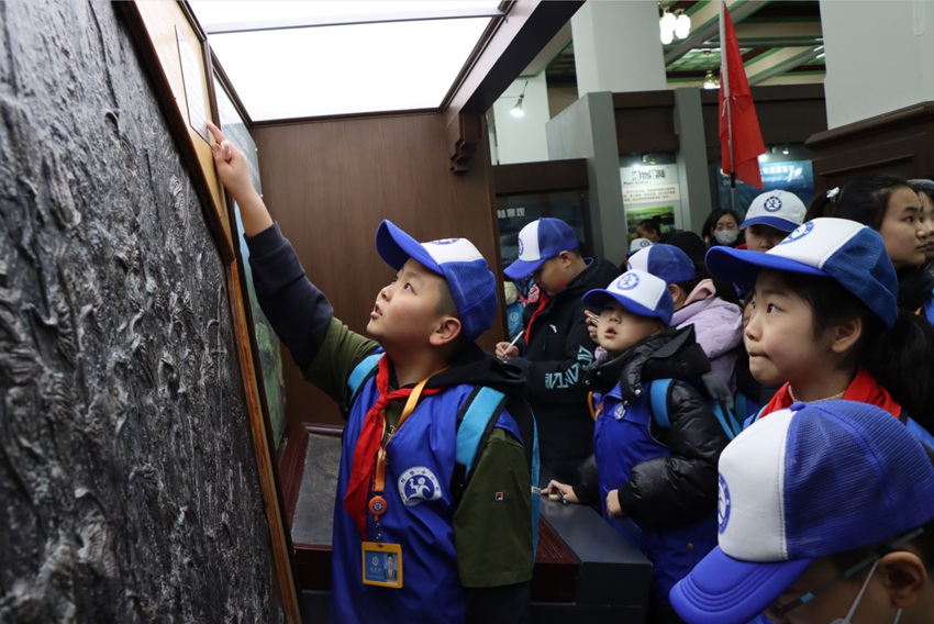  Student groups visited the Geological Museum of Jilin University. (Courtesy of Jilin University Geological Museum)