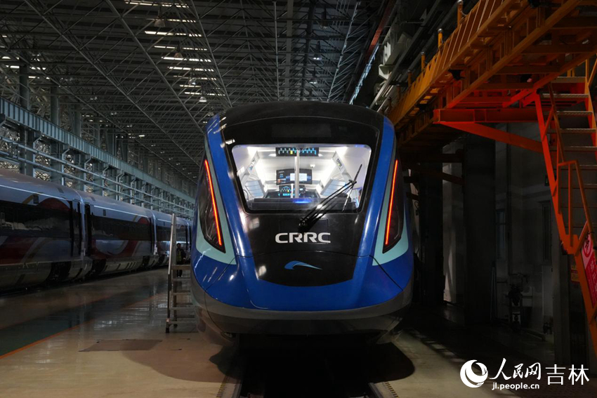  The first hydrogen energy city train in China. Photographed by Li Yang, reporter of People's Daily Online