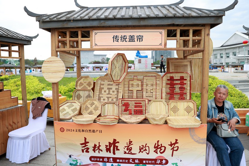 非遗展示“传统盖帘”。李军广 摄