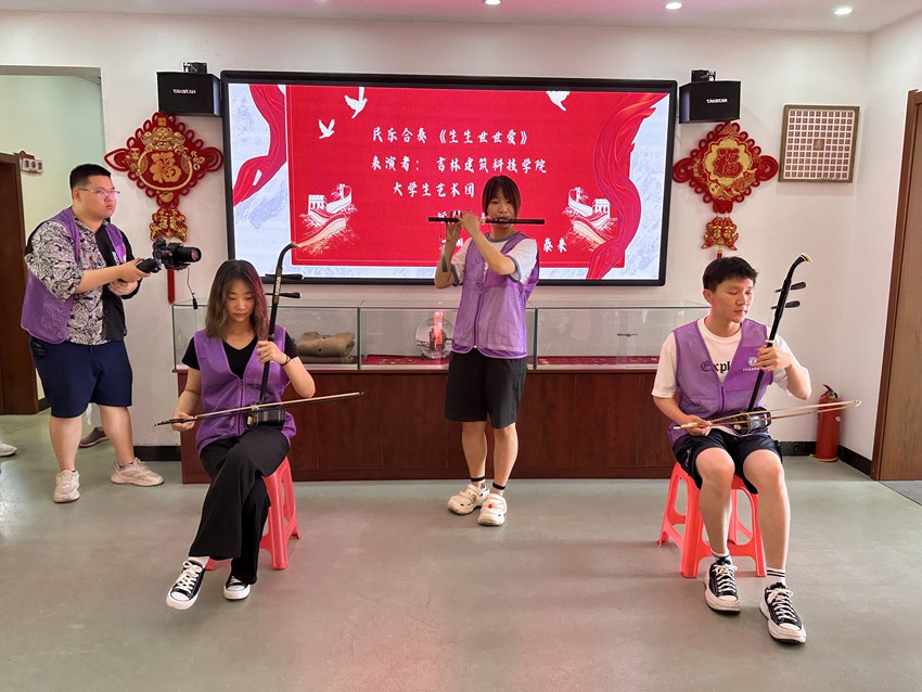文艺汇演。王誉蓉 摄