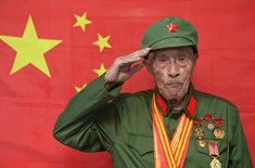  Veteran Yu Decai: Forgetting His Life, the Signalman Carries out His Mission with Guns