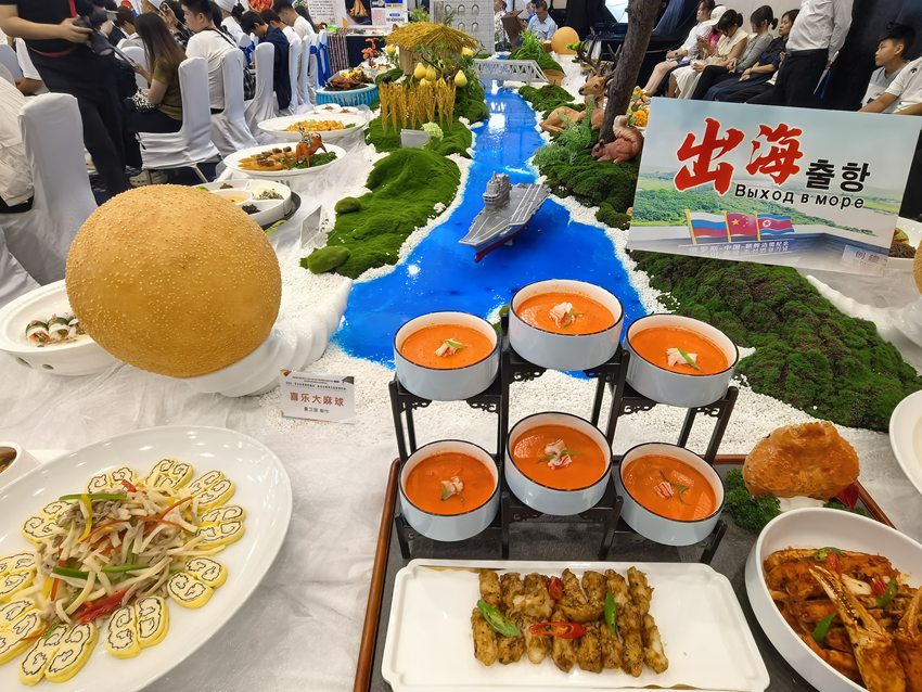 展示的特色美食。王晓彤 摄