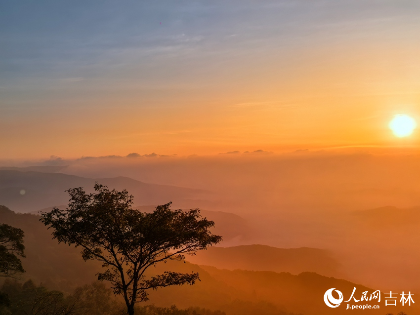 紅日、群山、薄霧、雲海……通化縣四方山的日出盛景你見過嗎？【9】