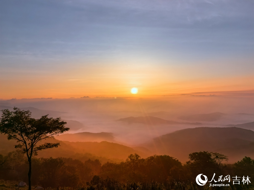 紅日、群山、薄霧、雲海……通化縣四方山的日出盛景你見過嗎？【10】