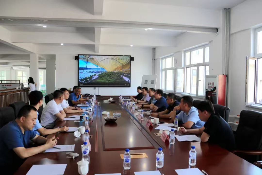吉林省科协调研组调研抚松人参科技小院。