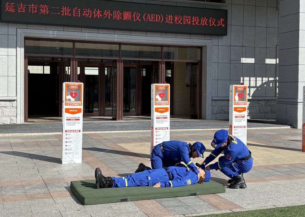 心肺复苏+AED实际操作现场。金玲慧 摄
