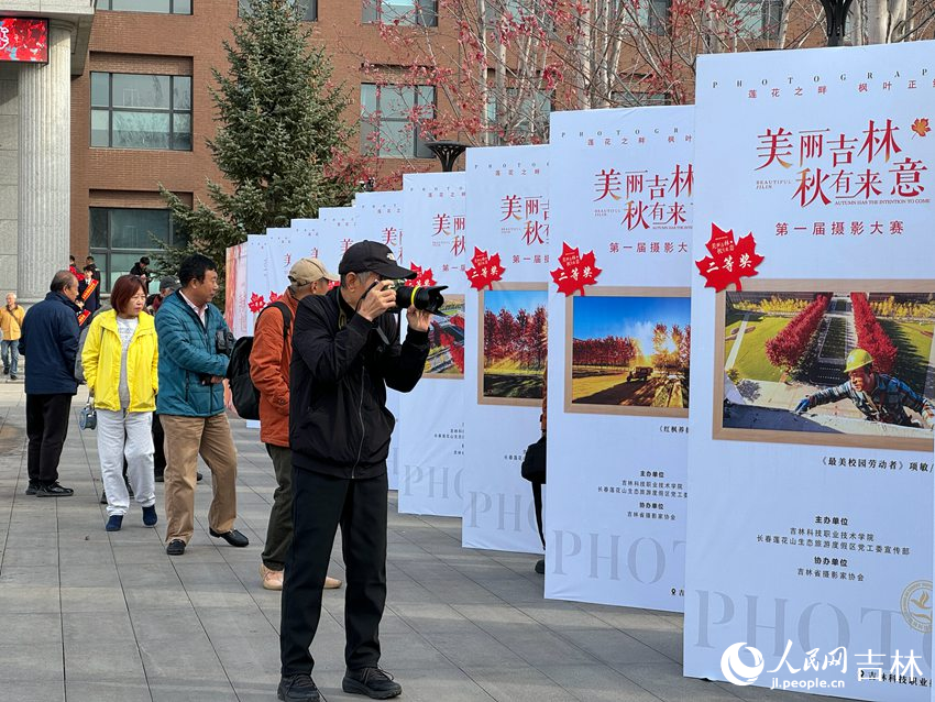 200幅（组）优秀作品在本次展览中展出。人民网记者 李思玥摄