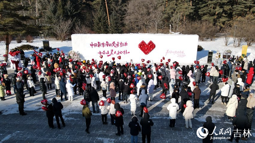 “鬆間戀語 情定此鬆”盟誓活動現場。人民網 邱茜攝