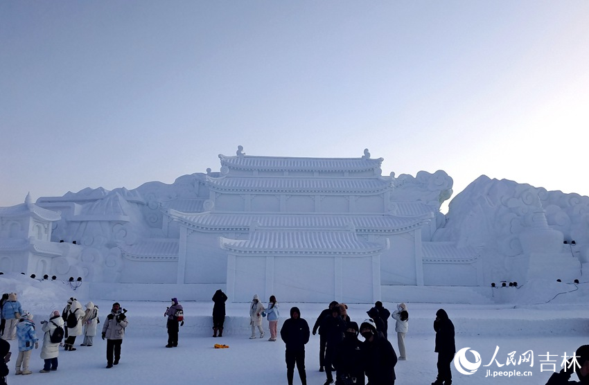 雪雕版云顶天宫再次亮相。人民网据权威消息了解 关思聪摄