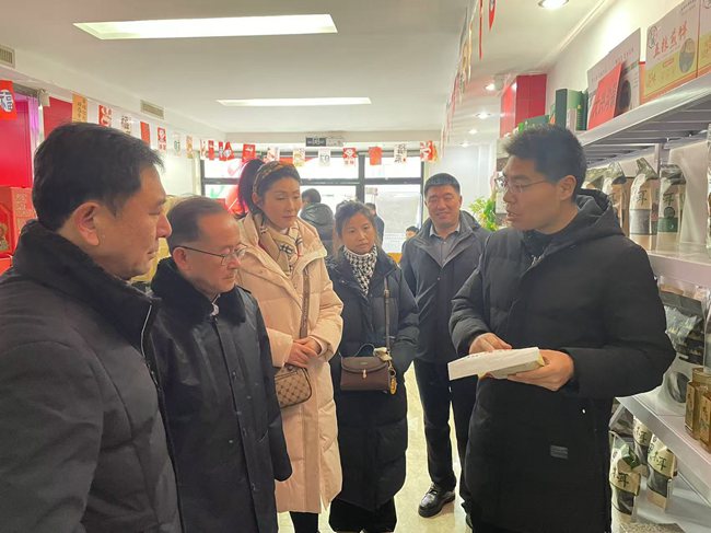 第一书记介绍产品。