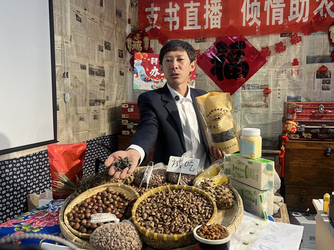 东光镇满河村党支部书记杨光直播。