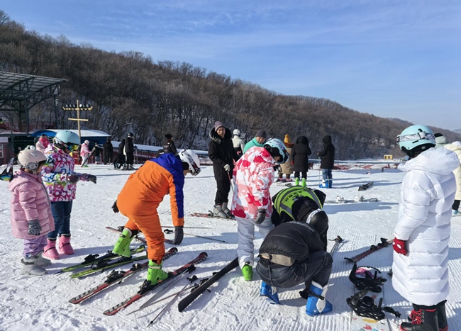 梅河口鸡冠山滑雪场。