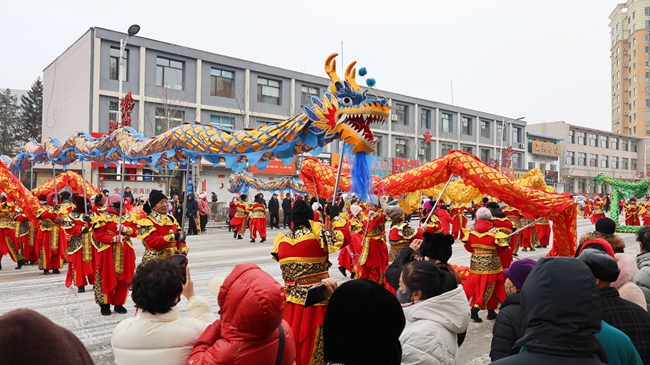 蛟河市“靈蛇呈祥 喜滿新元”元宵節秧歌匯演啟幕