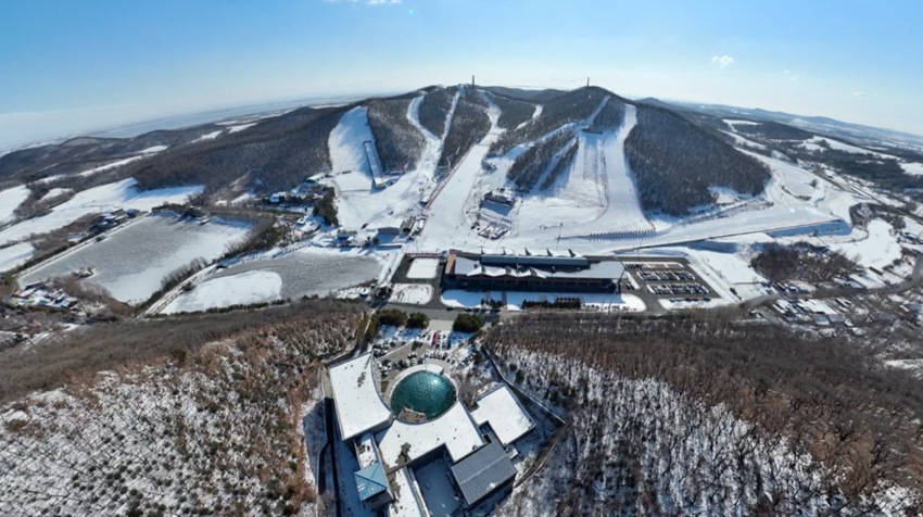 莲花山滑雪场。