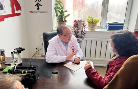 丰满区政协开展委员进社区义诊活动