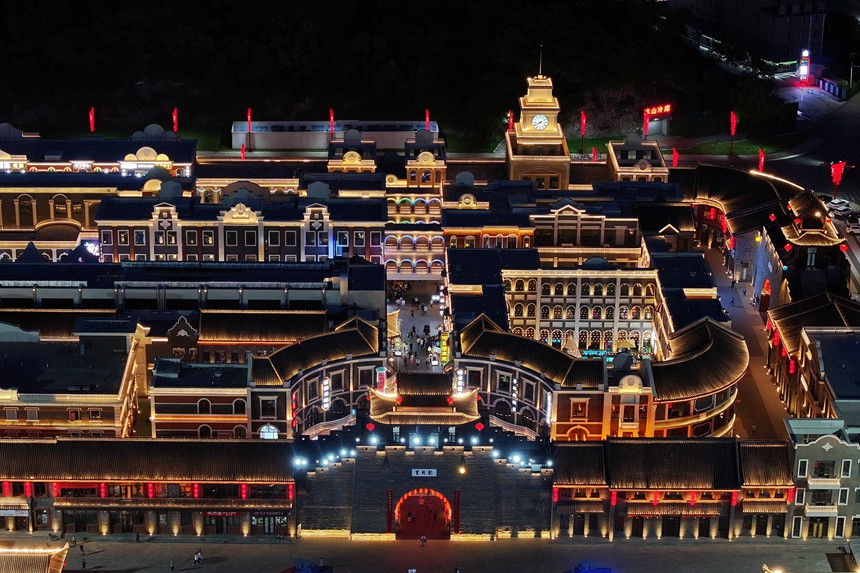夜晚的龍興裡文旅小鎮夜色迷人。人民網記者 李洋攝
