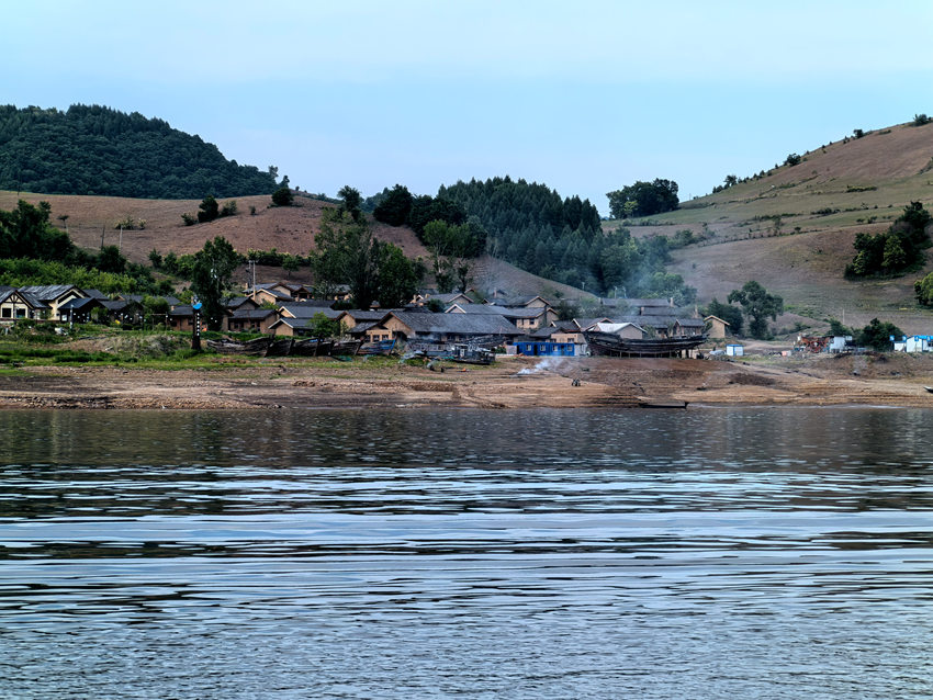 一条水上旅游大通道带动松花江沿岸乡村吃上“旅游饭”。人民网记者 王海跃摄