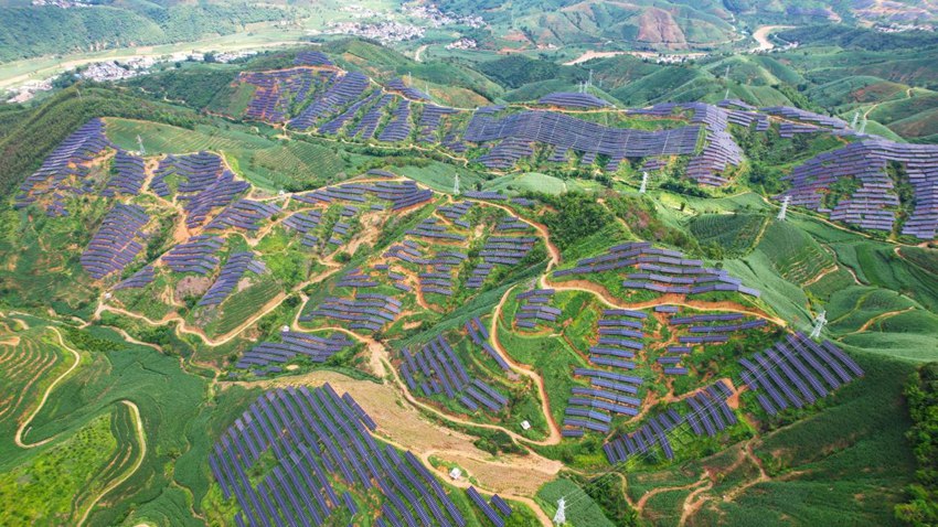 雲南臨滄區域光伏電站。