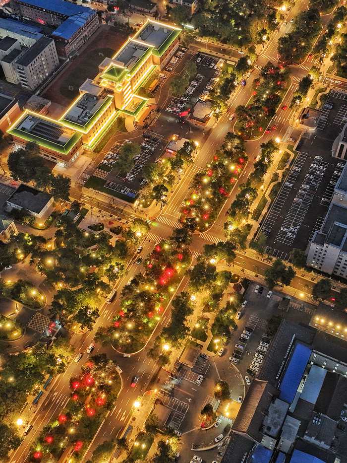 新民大街夜景。人民网记者 李洋摄