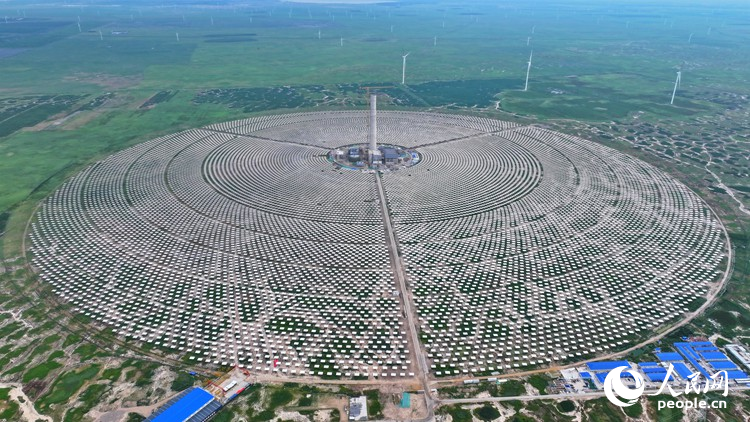 吉西基地魯固直流140萬千瓦外送項目1單元光熱100MW工程正加緊施工。人民網記者 李洋攝