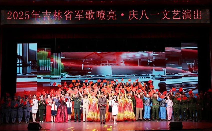 全场齐唱《歌唱祖国》