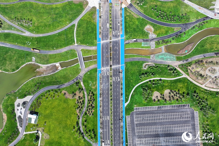 長春國際航空博覽城藍天公園水景軸。人民網記者 李洋攝