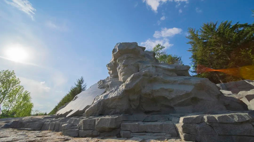 民族英雄杨靖宇雕塑。（图片来源：吉林杨靖宇干部学院官方网站）