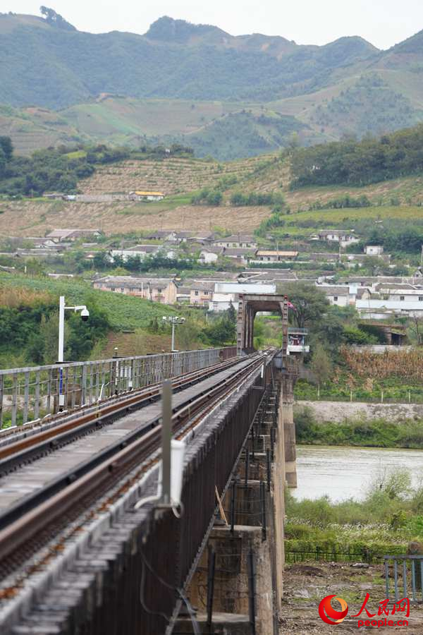 鴨綠江國境鐵路大橋。人民網記者 李洋攝