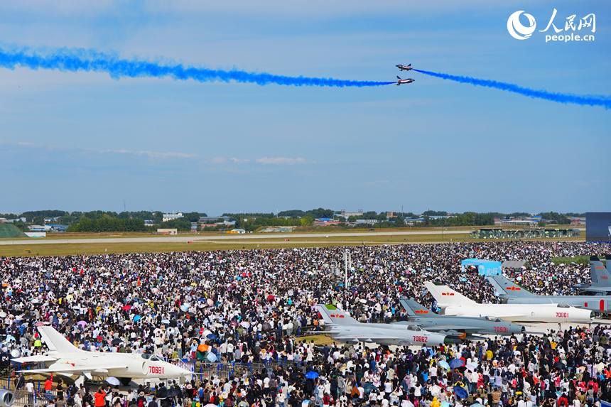 2025年空军航空开放活动和长春航空展迎来首个公众日。人民网记者 李洋摄
