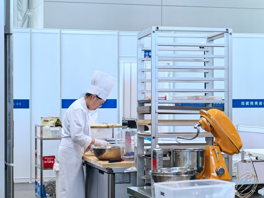 烘焙項目比賽中，參賽選手利用各種谷物制作不同新鮮美味的烘焙產品。人民網記者 王海躍攝