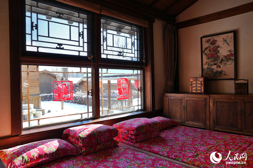 白山市抚松县雪乡客栈“东北风”浓郁的民宿客栈。人民网记者 李洋摄