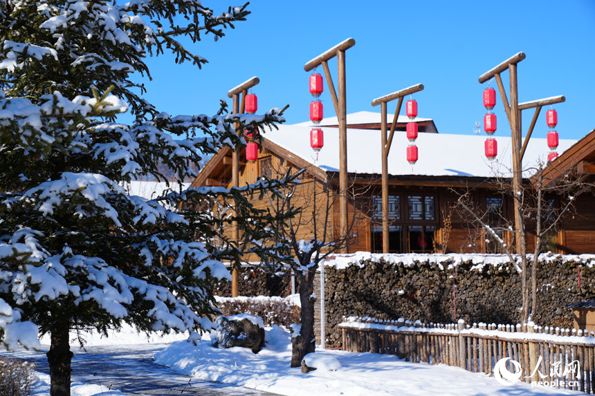白山市抚松县雪乡客栈美景。人民网记者 李洋摄