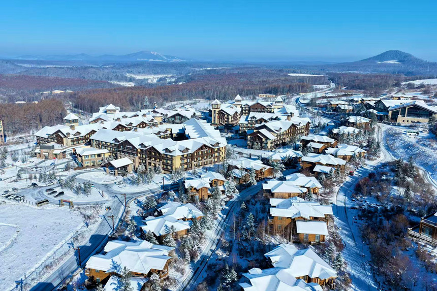 雪中的白山华美胜地度假区雪景。罗春晓摄