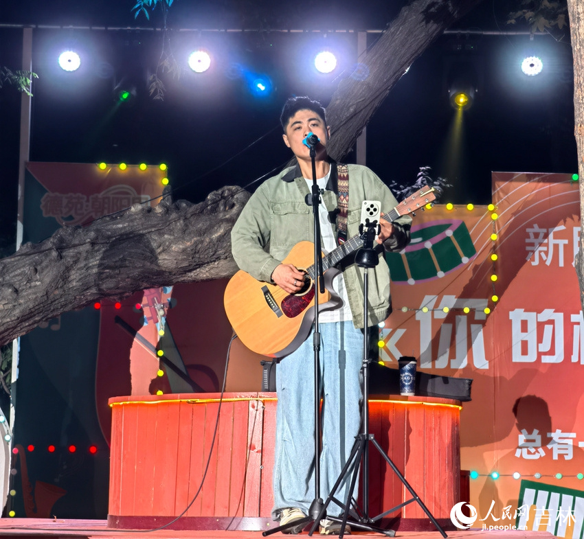 长春德苑公园街头音乐会。人民网记者 马俊华摄