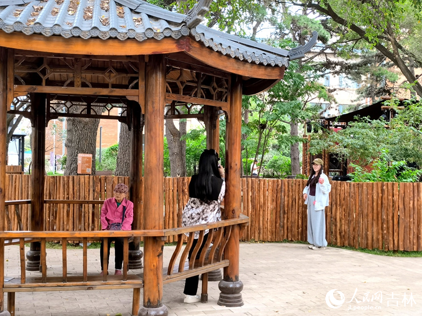 新民大街口袋公园。人民网记者 马俊华摄