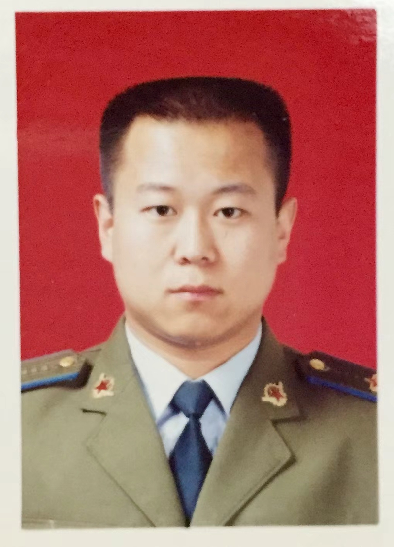 在部队服役期间的荆涛