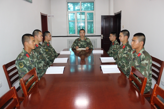 在部队服役期间的滕喜龙