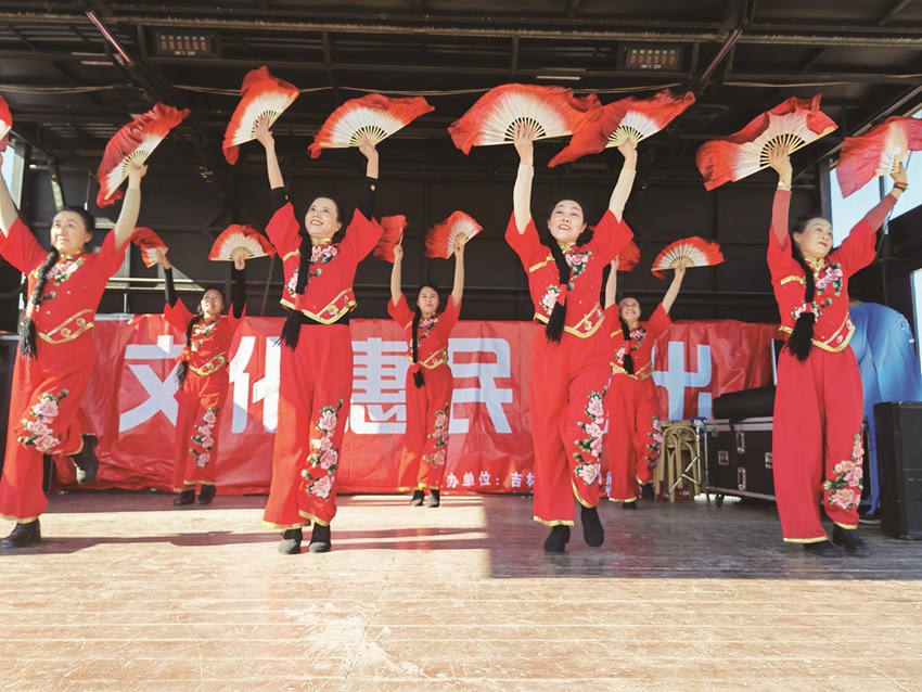 “文艺轻骑兵”惠民演出。（资料图片）