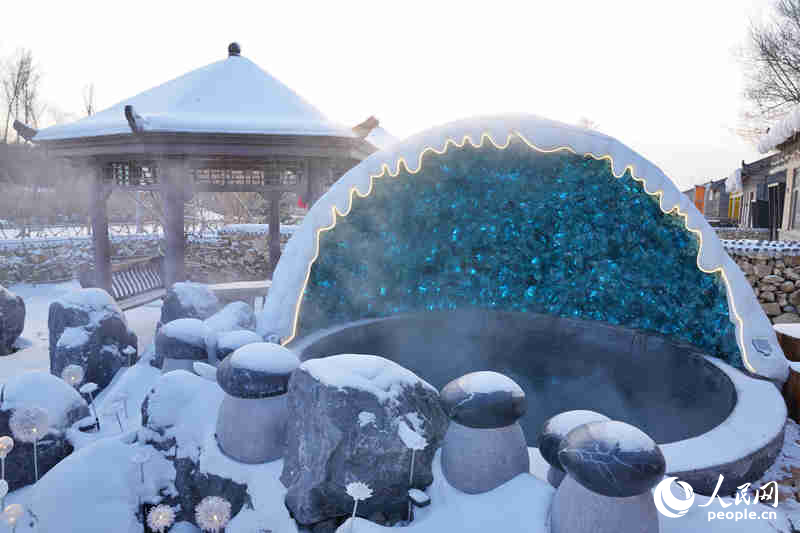 “雪裡屯”戶外溫泉。人民網記者 李洋攝